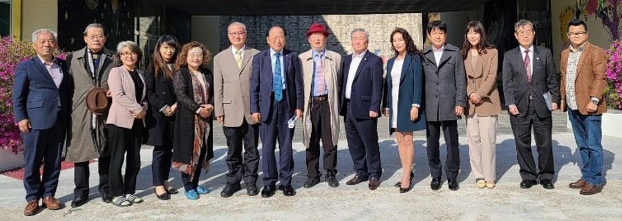 조합 운영위원회 위원들의 단체 사진