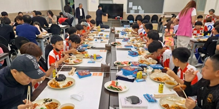 합숙 훈련 식사 시간